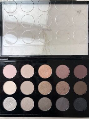 MAC Eye Shadow x15 Cool Neutral Palette